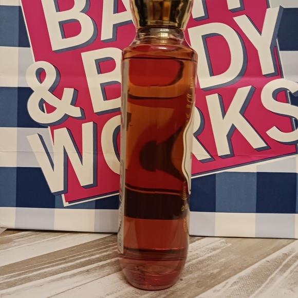 Bath and Body Works Raspberry Jam Donut Shower Gel - Picture 4 of 4